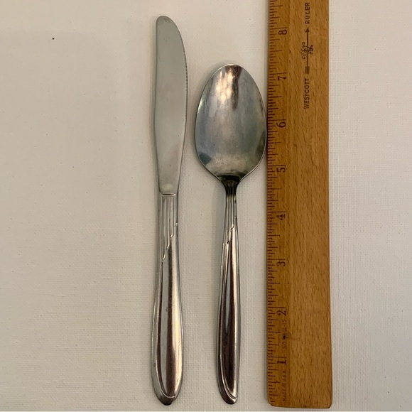 2 Vintage Oneida Early Sand Dune Stainless Groove Down Side Dinner Knife Spoon - Picture 7 of 7